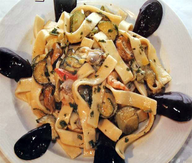 Scialatielli ai frutti di mare - Costiera amalfitana | Secret World Trip Planner