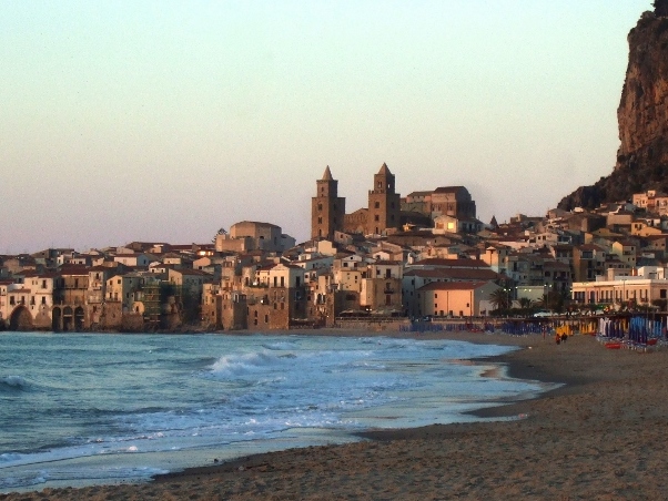 Cefalù : Sonnenuntergang am Strand - 90015 Cefalù PA | Secret World Trip Planner