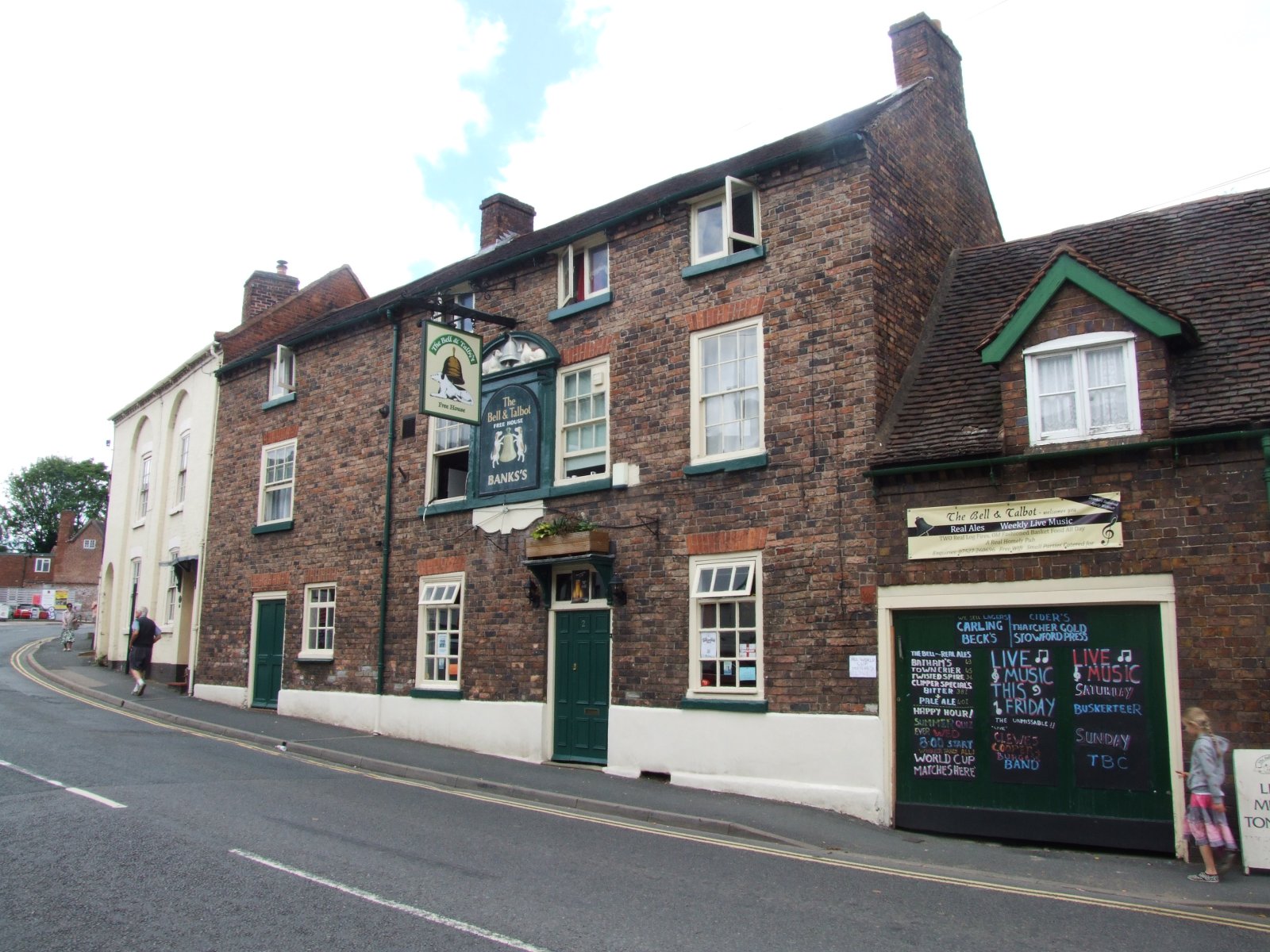 Bridgnorth sits high on a sandstone cliff - Bridgnorth | Secret World Trip Planner