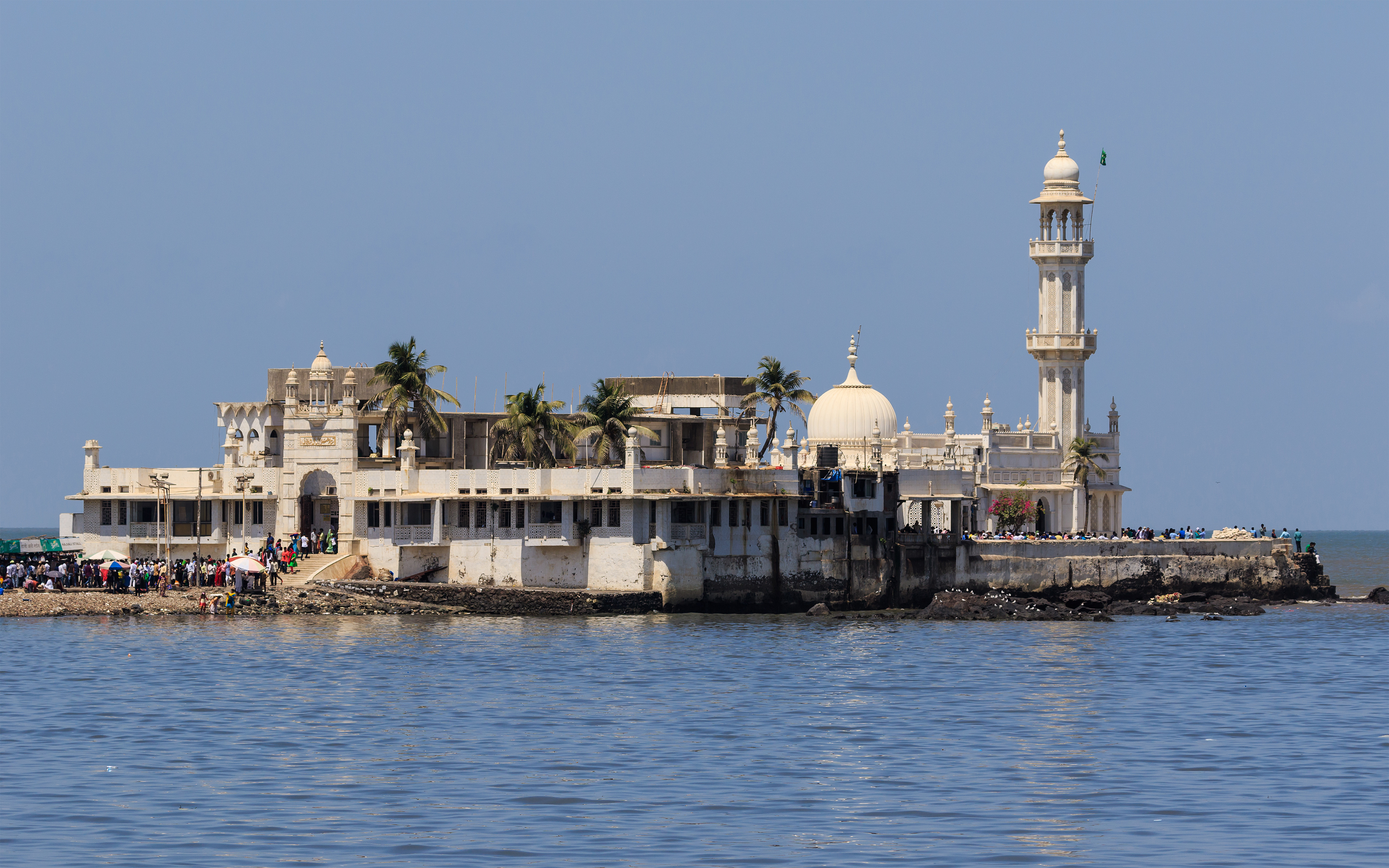 Mumbai: Haji Ali Dargah - one of the most famous mosques. - Mumbai | Secret World Trip Planner