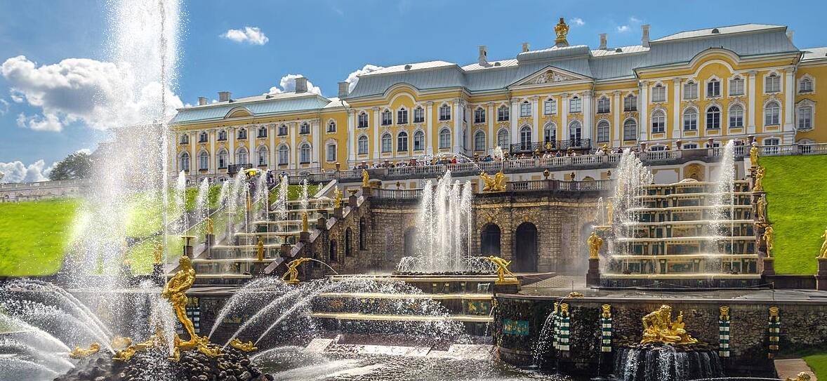 Peterhof, la splendida residenza estiva della famiglia imperiale russa. - Petergof | Secret World Trip Planner