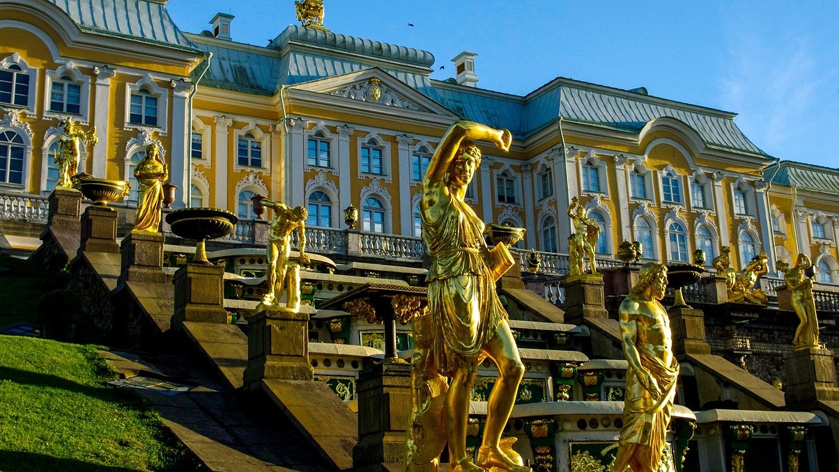 Peterhof, la splendida residenza estiva della famiglia imperiale russa. - Petergof | Secret World Trip Planner