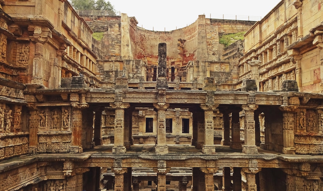 Rani ki vav, une cage d'escalier complexe située dans la ville de Patan - - Patan | Secret World Trip Planner