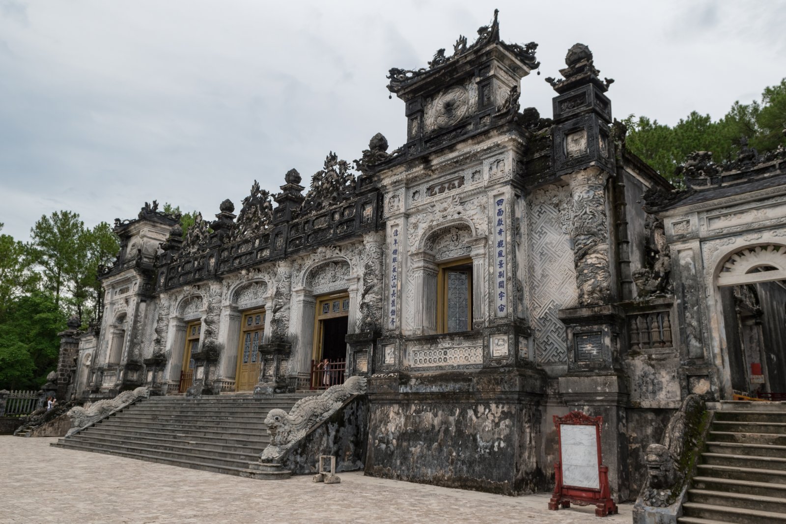 Khai Dinh Tomb - tp. Hu? | Secret World Trip Planner