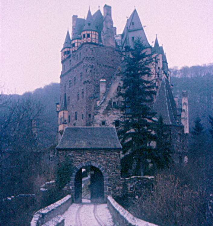 Magický hrad Burg Eltz - Münstermaifeld | Secret World Trip Planner