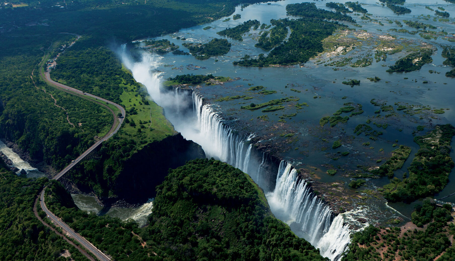 Le cascate Vittoria sul fiume Zambesi - Victoria Falls Viewing | Secret World Trip Planner