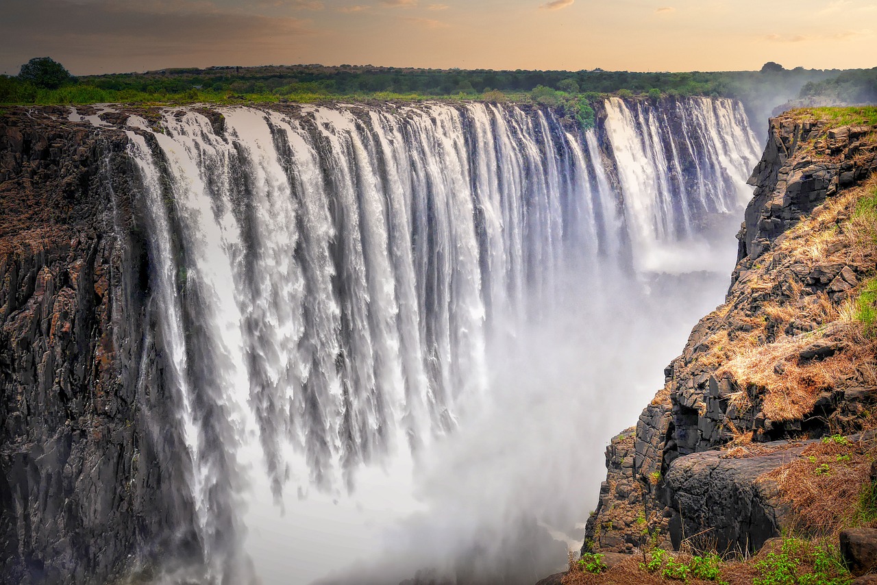 Le cascate Vittoria sul fiume Zambesi - Victoria Falls Viewing | Secret World Trip Planner