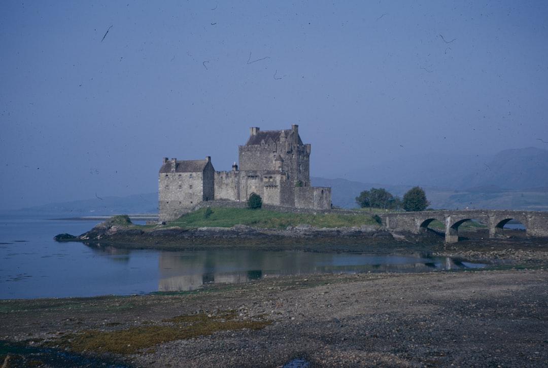 Castello di Eilean Doman - Loch Duich | Secret World Trip Planner