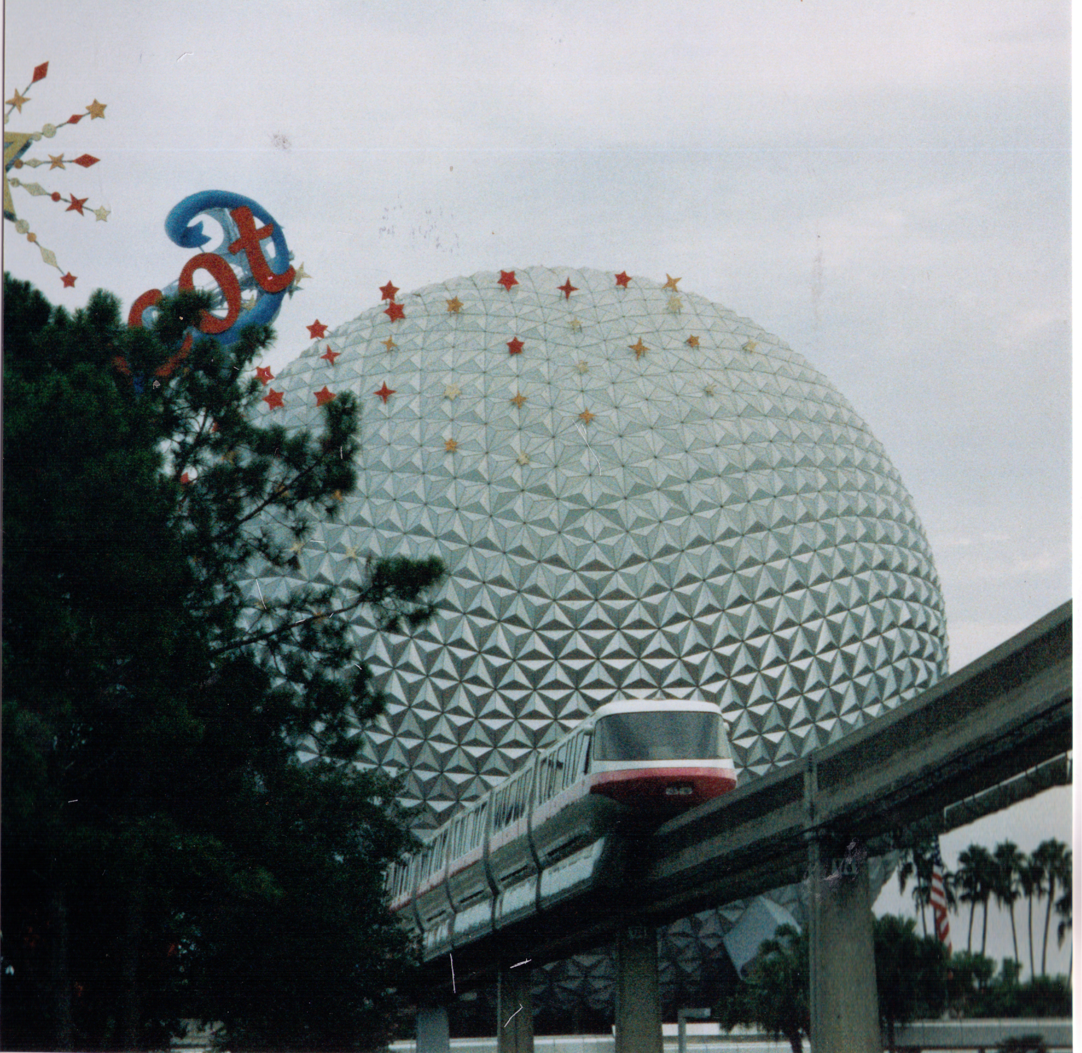 エプコットは、ウォルト・ディズニー・ワールドに建設された2番目のパークである - Orlando | Secret World Trip Planner