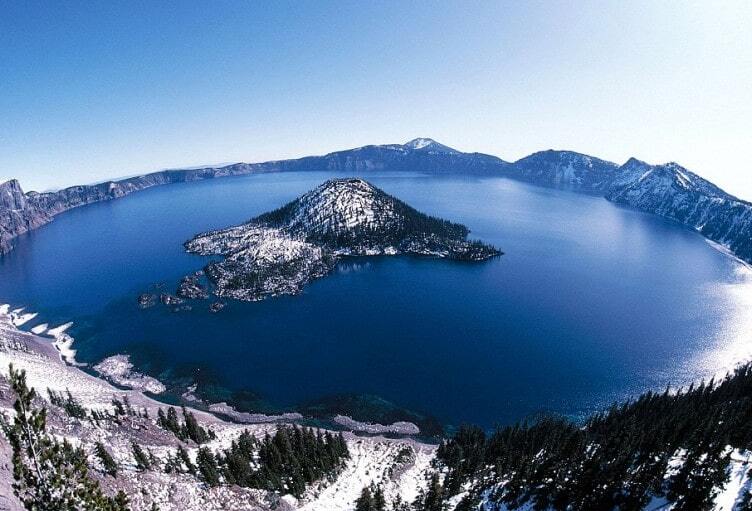 Crater Lake - The main feature of Crater Lake National Park . — Lago Crater
