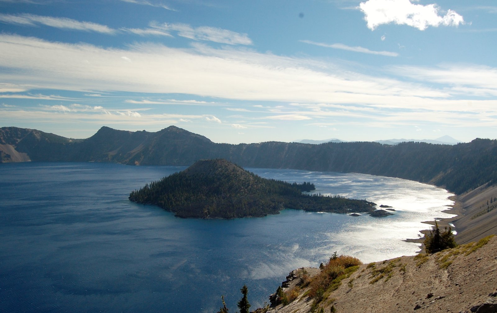 Crater Lake - The main feature of Crater Lake National Park . - Lago Crater | Secret World Trip Planner