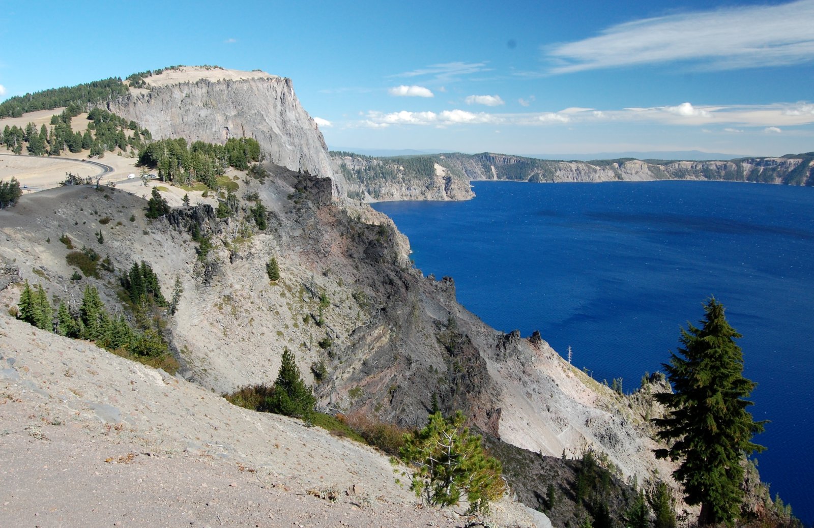 Crater Lake - The main feature of Crater Lake National Park . - Lago Crater | Secret World Trip Planner