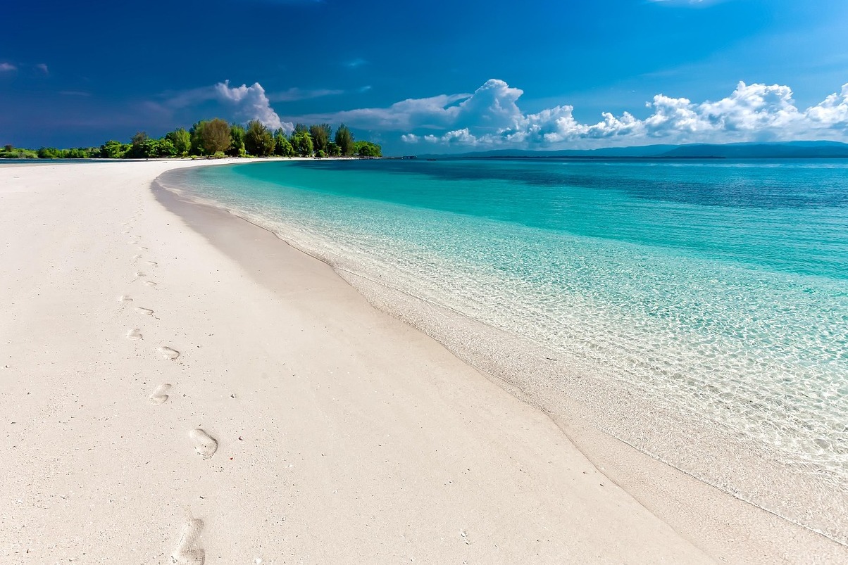 Honopu Beach ook bekend als Cathedral Beach - Honopu Beach | Secret World Trip Planner