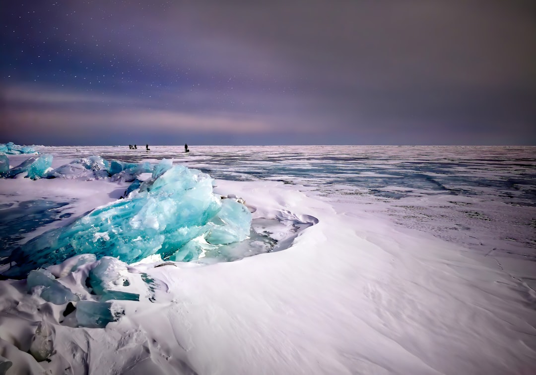 Baikal-sjön och dess fantastiska odefinierbara blåfärgade is - Lago Bajkal | Secret World Trip Planner