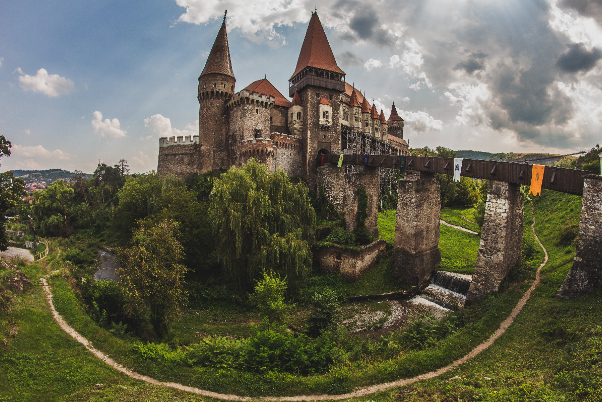 Château de Corvin, également connu sous le nom de château de Hunyadi — Hunedoara