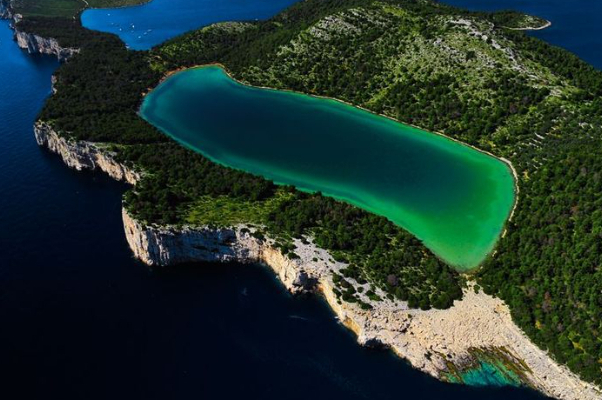 盐湖米尔（和平） - Isola Lunga | Secret World Trip Planner