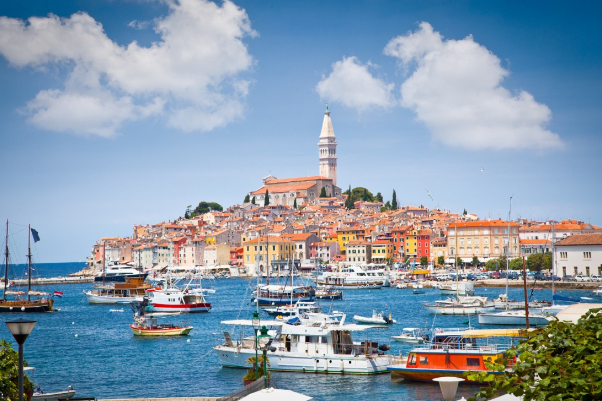 Rovinj/Rovigno est une ville de Croatie — Rovigno