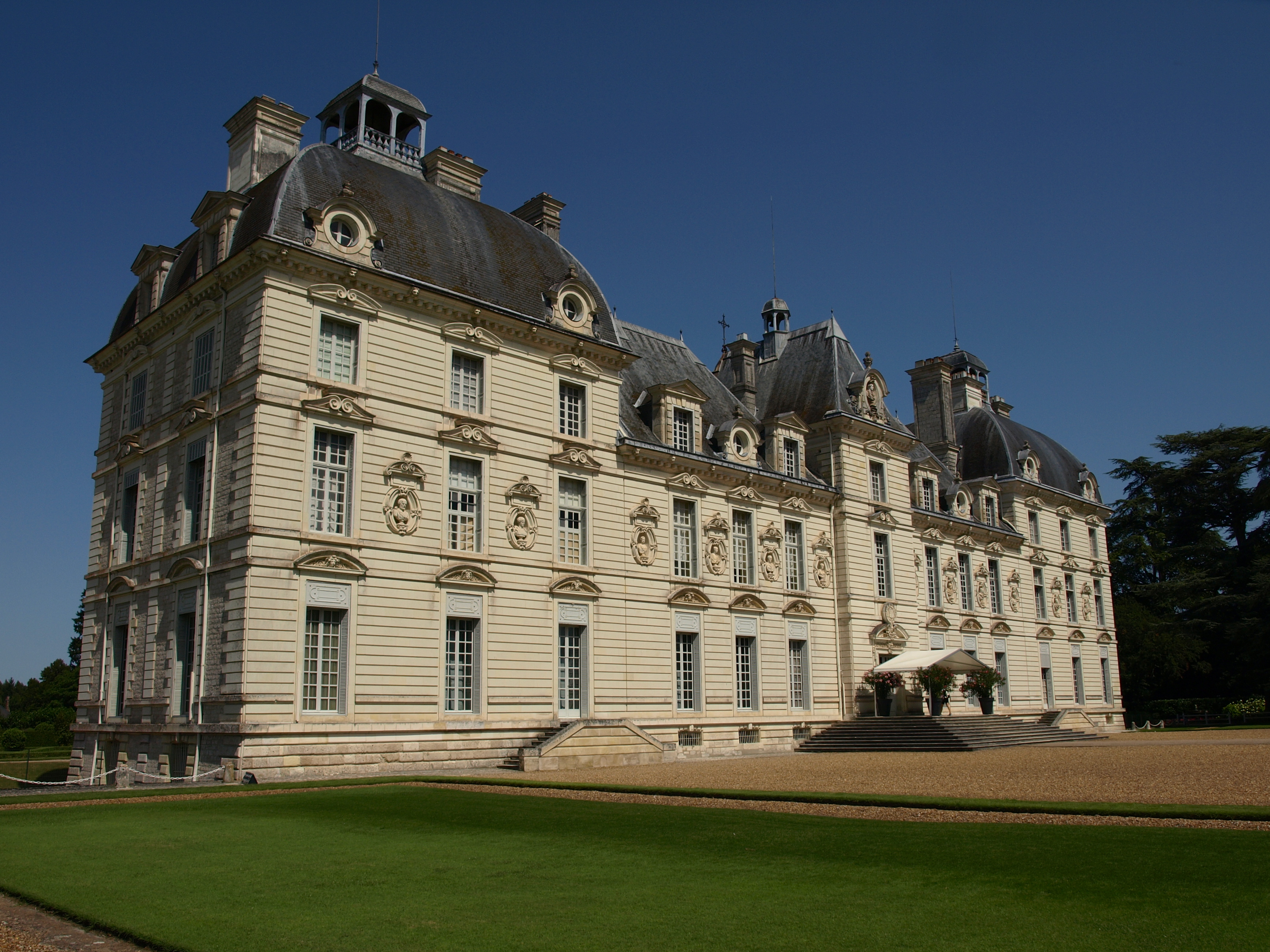 Cheverny Castle - Loire Valley - Castello di Cheverny | Secret World Trip Planner