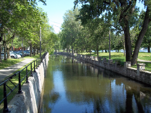 通过蒙特利尔岛的拉钦运河 - Montréal | Secret World Trip Planner