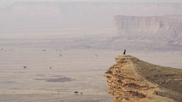 Ai Confini del Mondo – La Scogliera che Sfiora il Cielo - Sadus | Secret World Trip Planner
