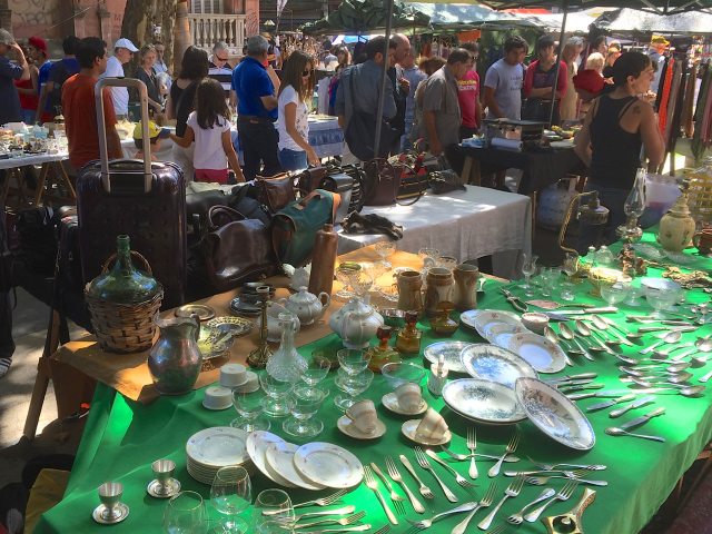 Feria Tristán Narvaja - Montevideo | Secret World Trip Planner