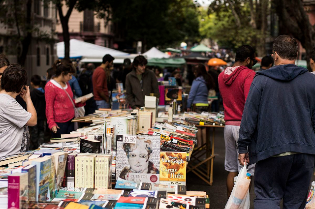 Feria Tristán Narvaja - Montevideo | Secret World Trip Planner