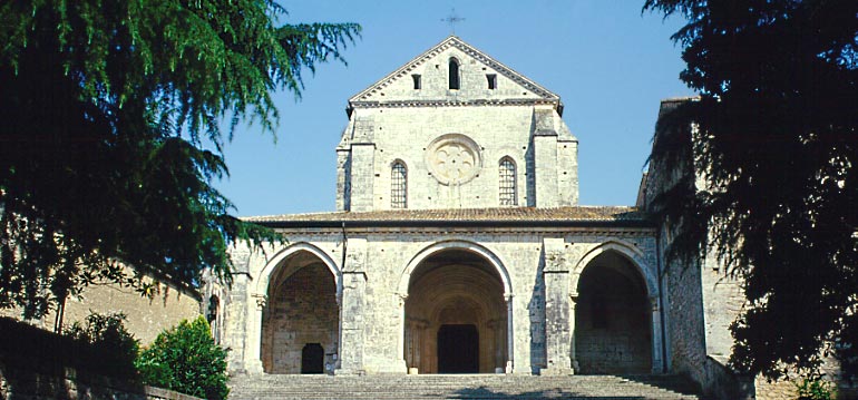 Abasia ya Cistercian ya Casamari - Castelmassimo | Secret World Trip Planner
