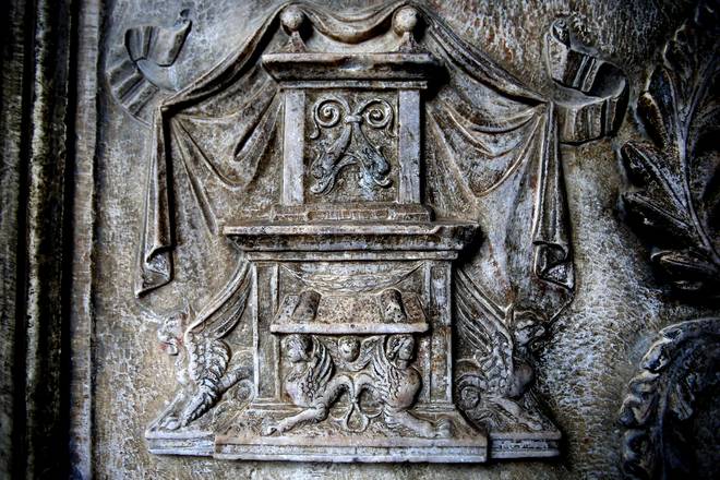Drakularen hilobia - Napoli | Secret World Trip Planner
