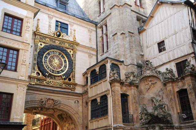Place du Gros-Horloge - Rouen | Secret World Trip Planner