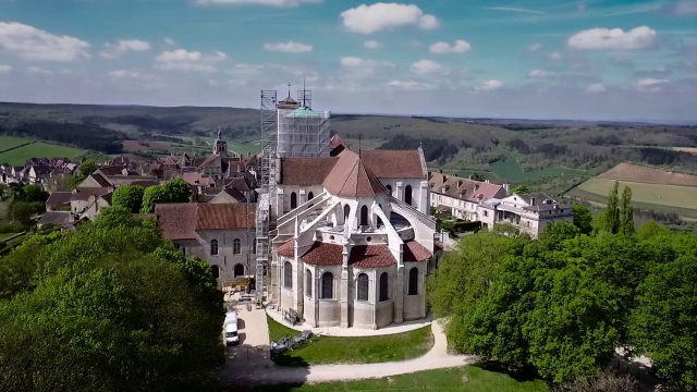 Basilica di Santa Maria Maddalena - Vézelay | Secret World Trip Planner