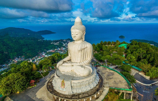 La Statua del Grande Buddha - Karon | Secret World Trip Planner