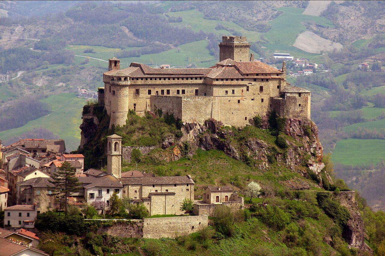 Castello di Bardi - to'lqin Ceno - Bardi | Secret World Trip Planner