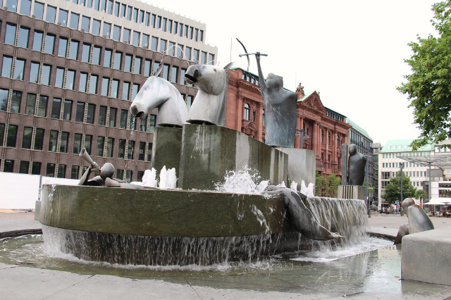 Neptunbrunnen - Bremen | Secret World Trip Planner