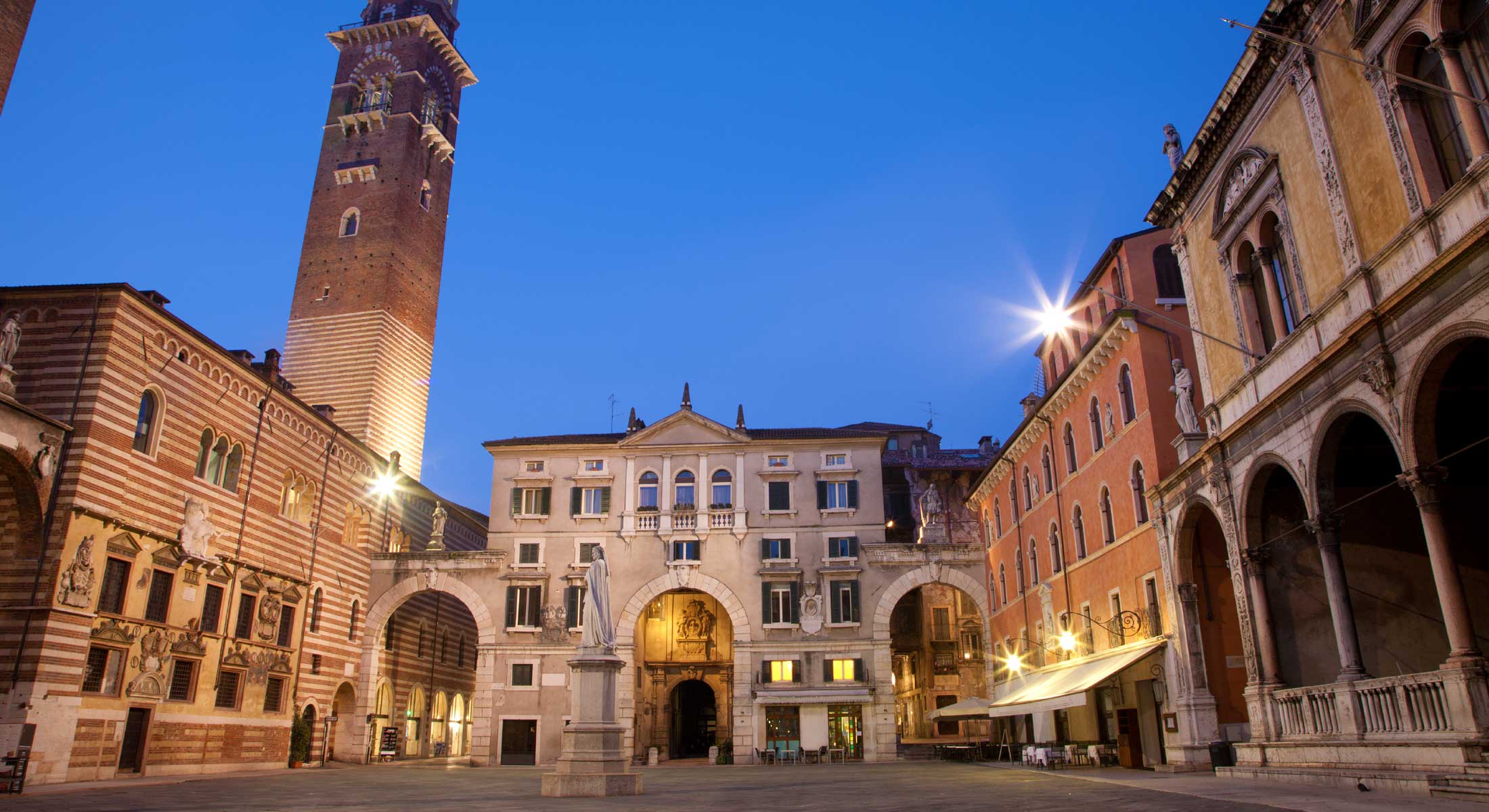 シニョーリ広場 - Verona | Secret World Trip Planner
