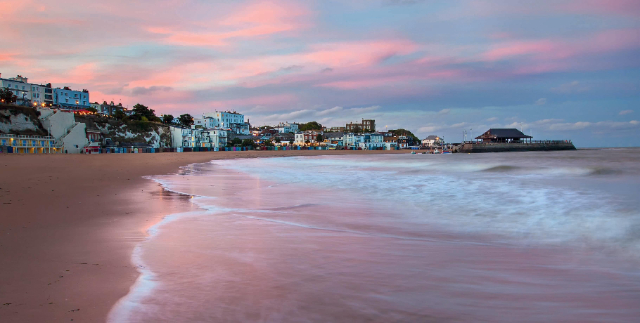 ກ້ວາງຂວາງ - Broadstairs | Secret World Trip Planner