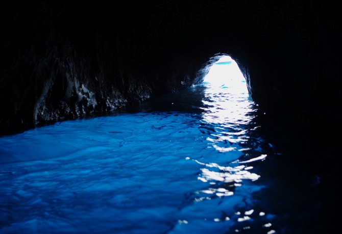 ब्लू कुटी, या Grotta Azzurra में Capri - Grotta Azzurra | Secret World Trip Planner