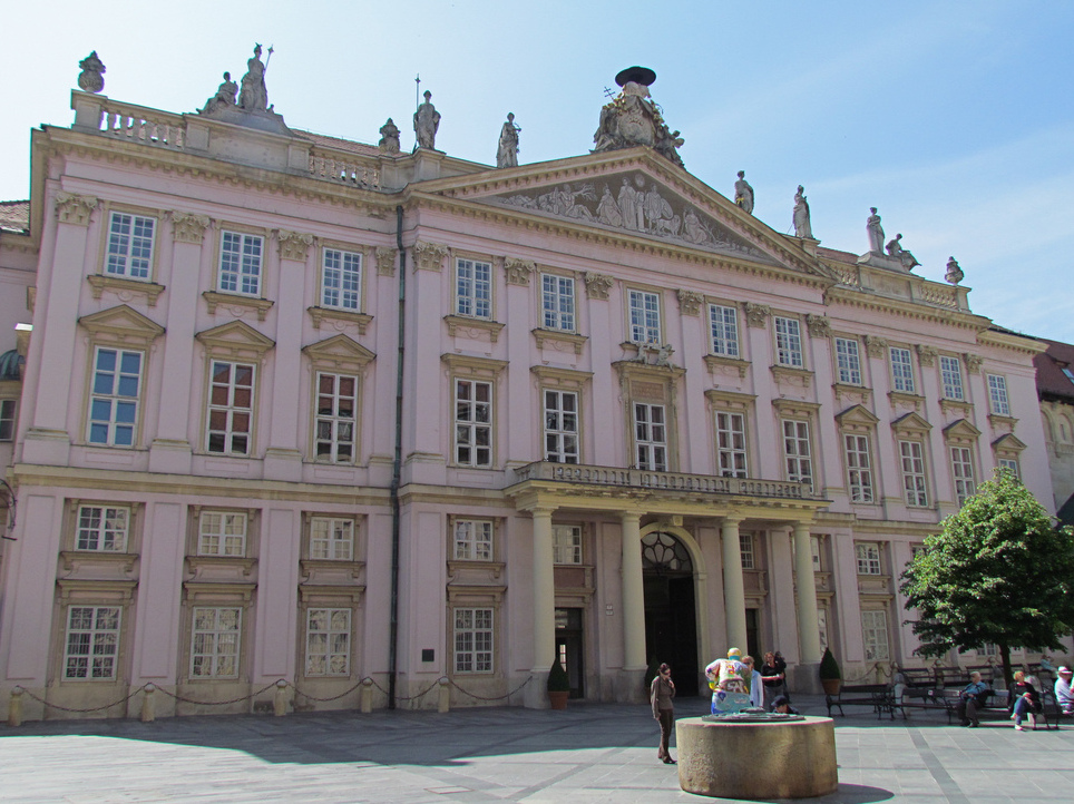 Primaciálny Palác (Paleis van primaten)) - Primaciálne nám. 494/2 | Secret World Trip Planner