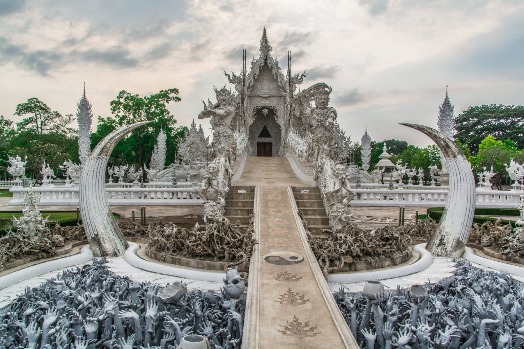 Wat Rong Khun - Thailandia | Secret World Trip Planner