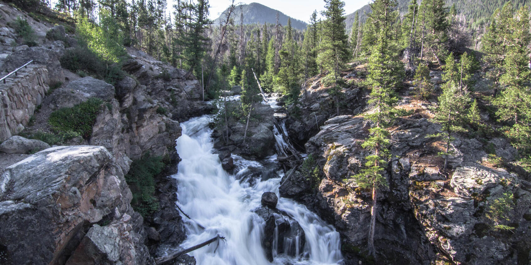 アダムスの滝近くグランド湖、コロラド - Adams Falls | Secret World Trip Planner