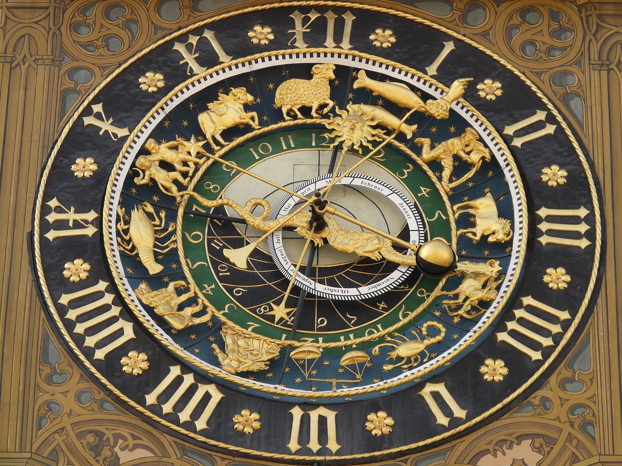 Strasbourg | The Astronomical Clock - Strasburgo | Secret World Trip Planner