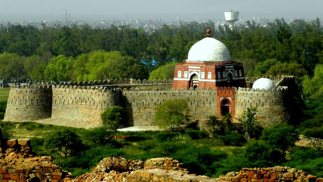 Tughlaqabad Baoli: un gioiello nascosto a Delhi - New Delhi | Secret World Trip Planner