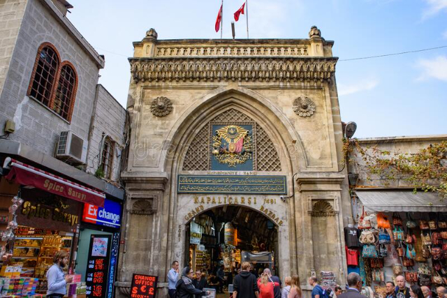 Gran Bazar - Piazza Beyazit | Secret World Trip Planner