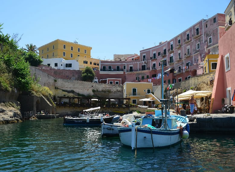 وینٹوٹین جزیرہ - Ventotene | Secret World Trip Planner