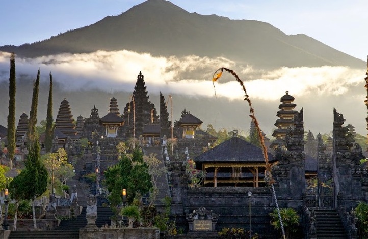 Pura Besakih,a temple complex in the village of Besakih - Karangasem Regency | Secret World Trip Planner