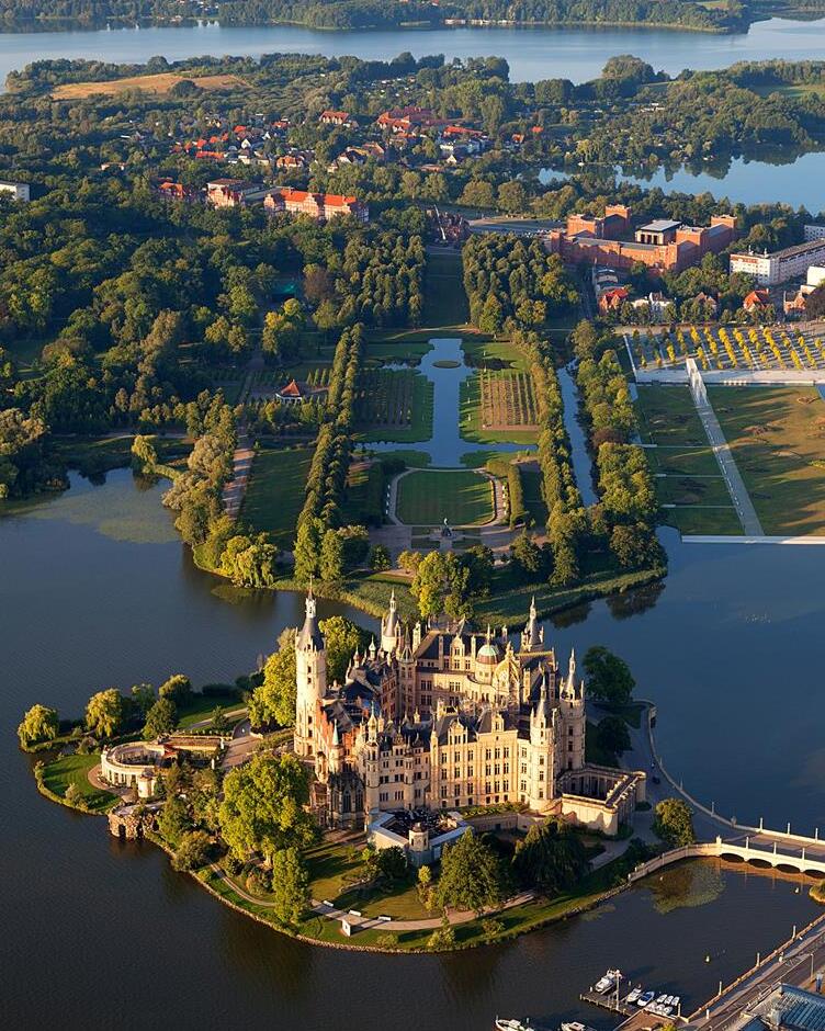 Ieskauj brīnišķīgu ainavu Schwerin pils - Schwerin | Secret World Trip Planner
