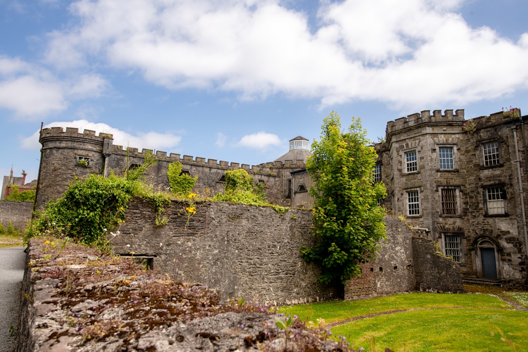 Le château de Cahir est l'un des plus grands châteaux d'Irlande - Cahir | Secret World Trip Planner