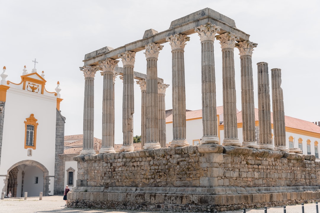 Templo romano de Évora - Évora | Secret World Trip Planner