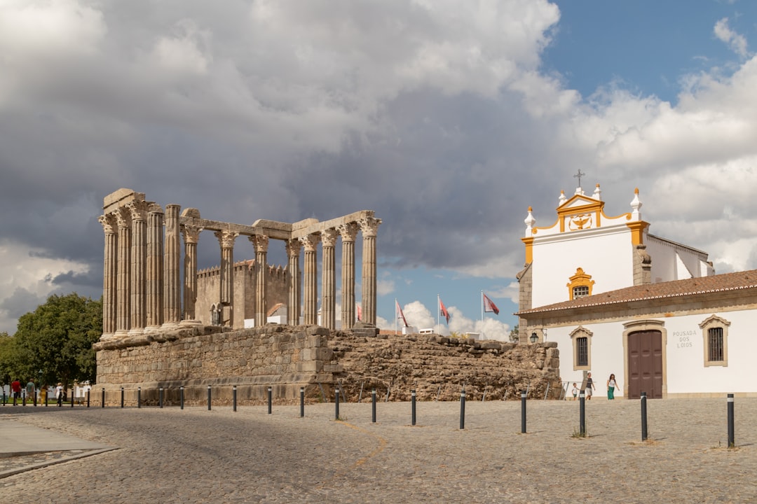 Templo romano de Évora - Évora | Secret World Trip Planner