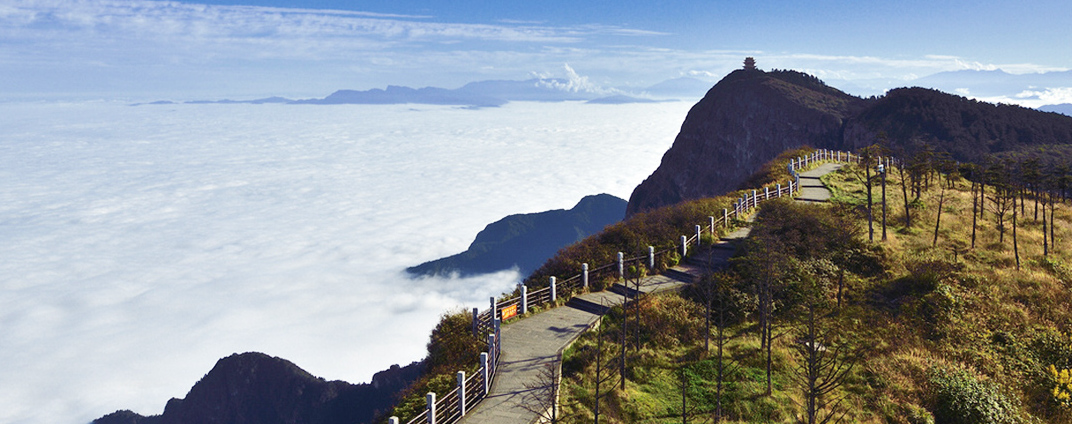 Leshan Borg| Mt. Emei er falleg, gömul og dularfulla - Leshan | Secret World Trip Planner