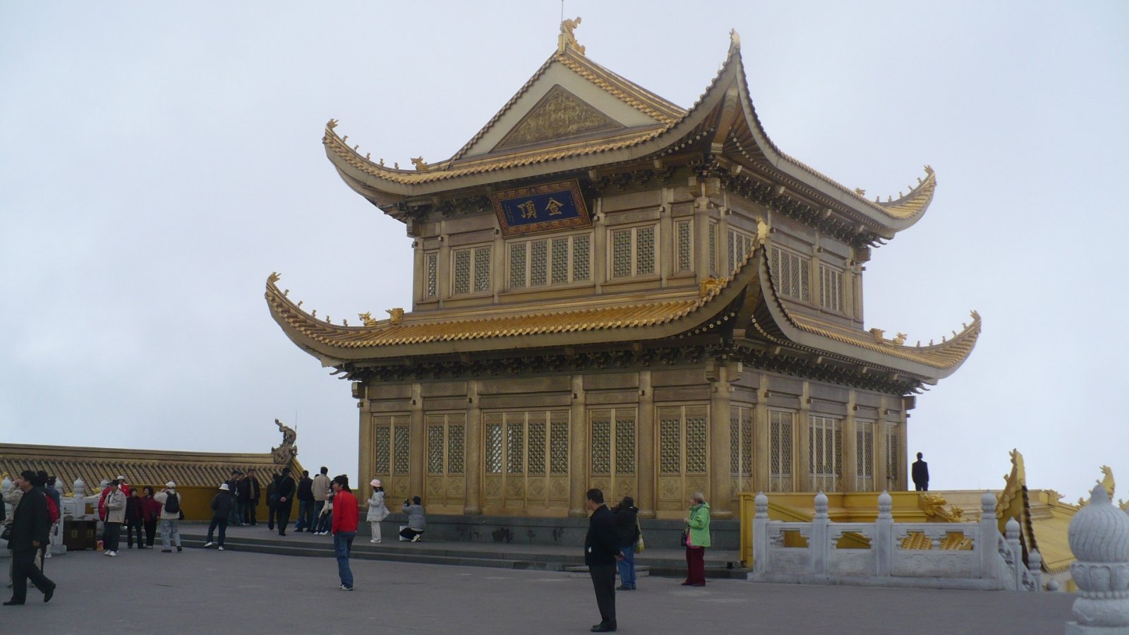 Leshan Borg| Mt. Emei er falleg, gömul og dularfulla - Leshan | Secret World Trip Planner